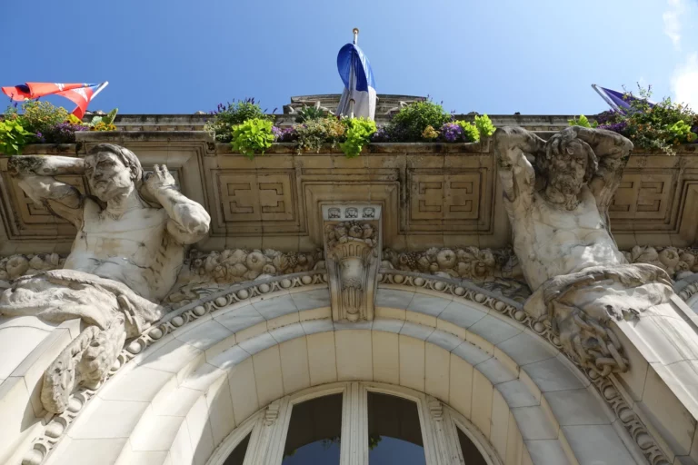 Hôtel de ville à Tours proche du camping