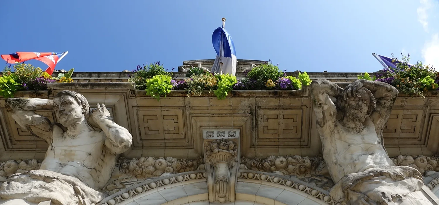 Hotel de ville colonnes Tours resultat copie (1)