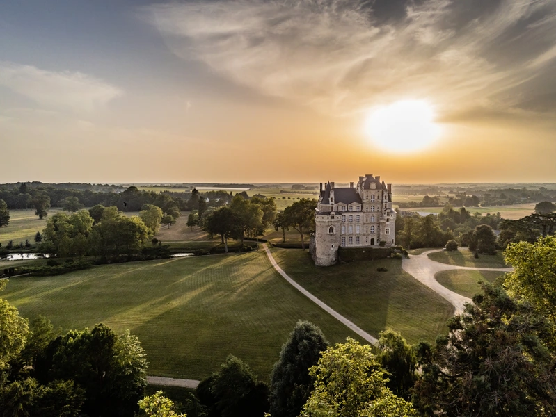 Chateau de Brissac gezien vanuit de lucht