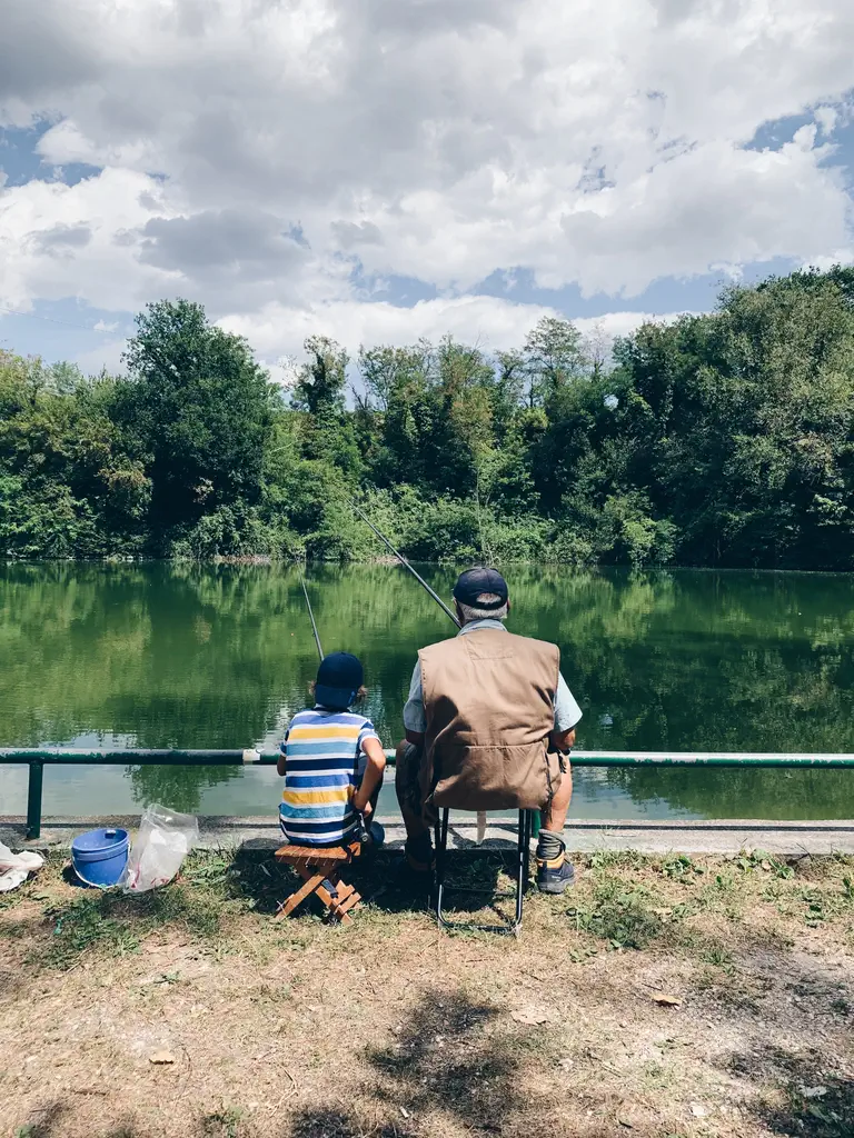 peche grand pere et enfant