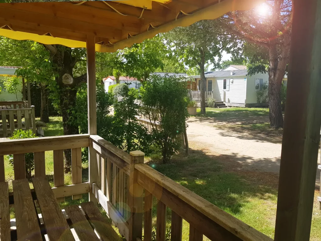 Terrace of the campsite Les Nobis d'Anjour Mobile home with friends