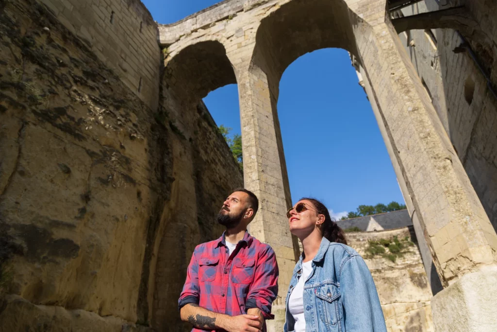 page-one Chateau de Breze pour une balade en couple depuis le camping