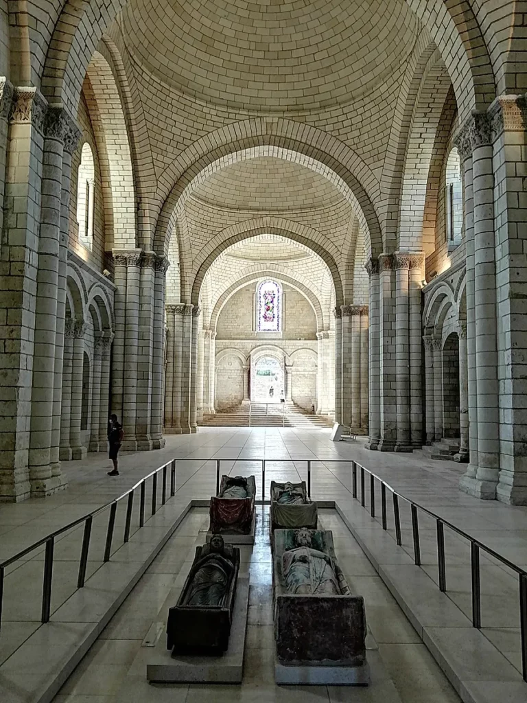 Gisants Abbaye de Fontevraud cDenis Riobe 6223 AnjouTourisme resultat