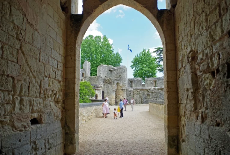 montreuil bellay chateaau famille ballade fortifications resultat 1