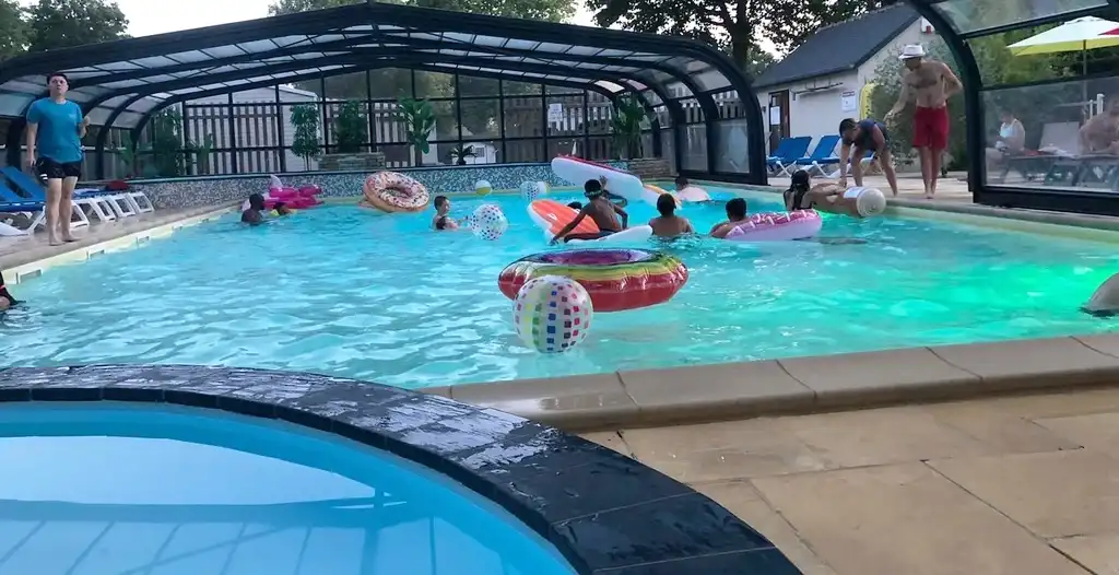 Les Nobis d'anjou et son equipe vous acceuille dans sa piscine à bain bouiillonnant