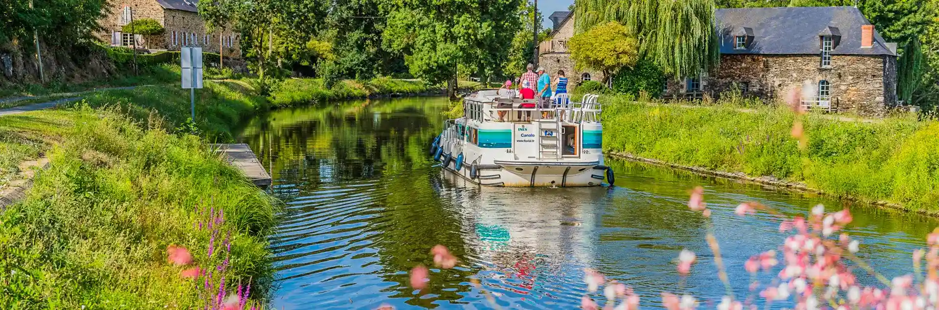 balade en bateau proche camping les nobis danjou