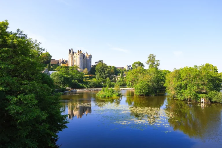 la rivière depuis les berges du camping les nobis d'anujou