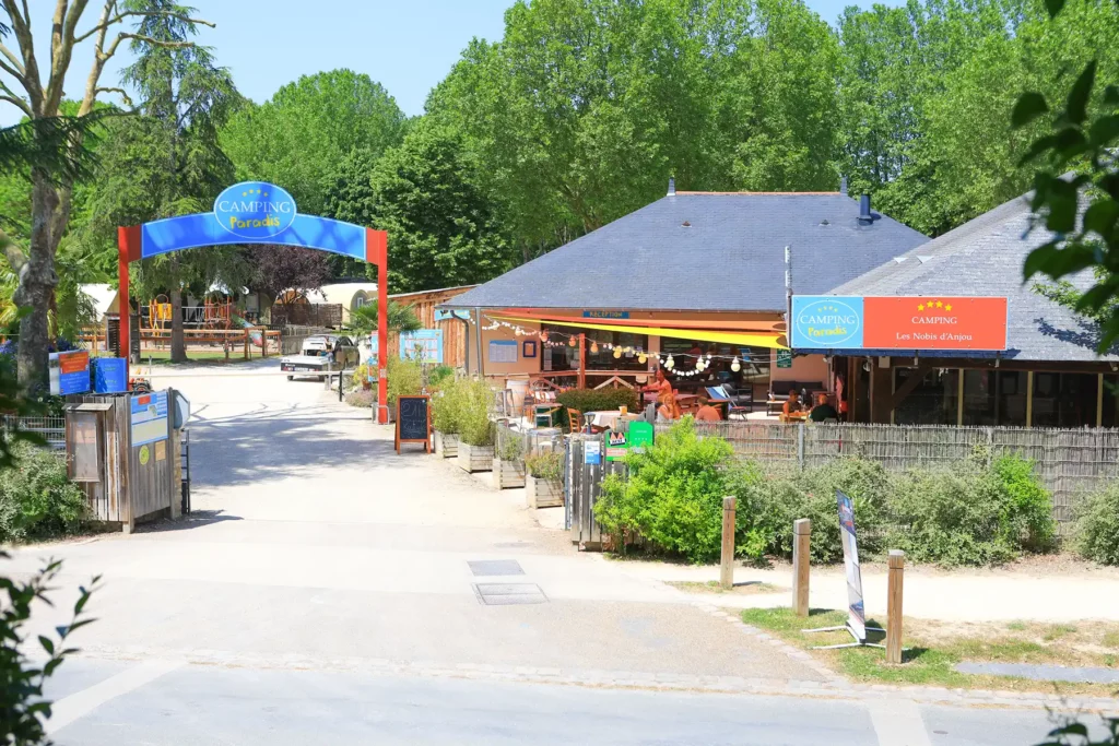 L'entrée et la guinguette des nobis d'anjou